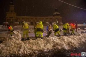  河南春运面临罕见强降雪挑战