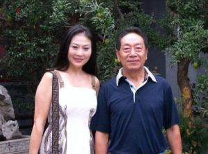 演员饶芯语：31岁与68岁老戏骨成婚，婚后迎来一儿一女，如今展现出人生的辉煌成功