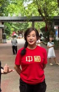 刘晓庆：74岁依然绽放光彩，爱情与事业两手抓